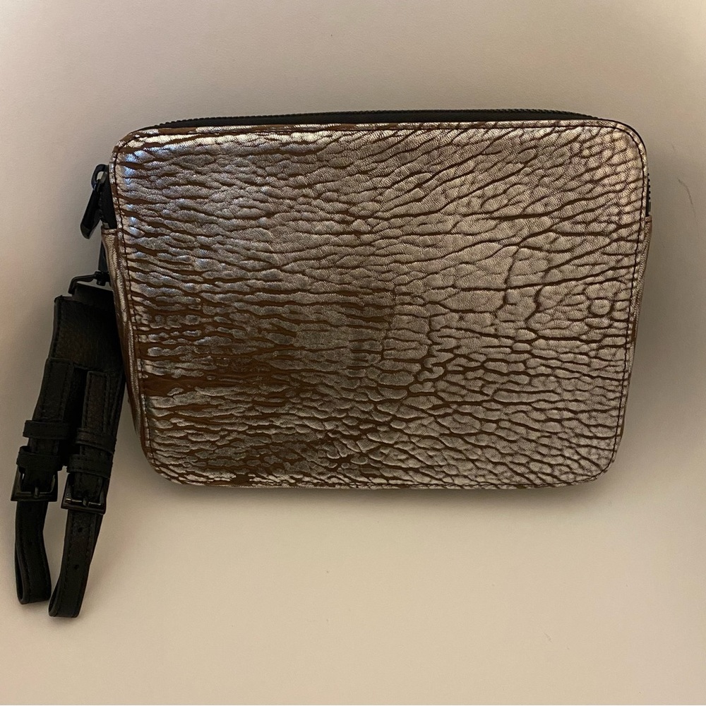 NWOT  LA VICTOIRE Silver Black Wristlet Genuine Leather I-Pad Clutch Bag